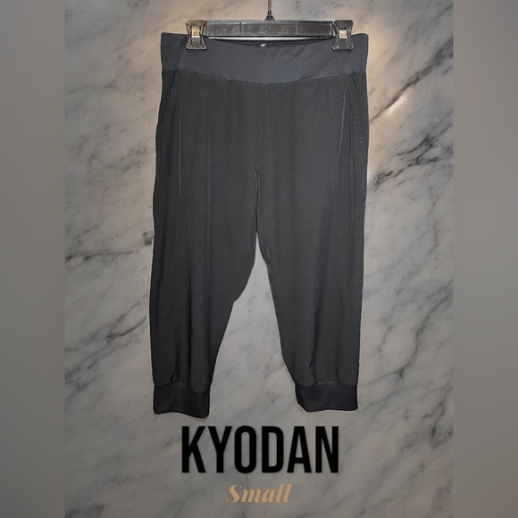 KYODAN - Small Black Capris - Picture 1 of 3